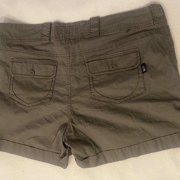 The North Face Cargo Shorts - Picture 4 of 4